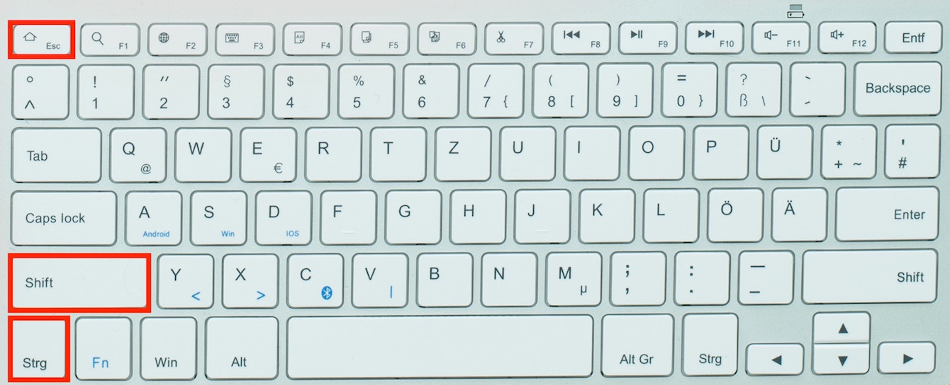 Die Taste Strg Shift Esc auf einer Tastatur markiert